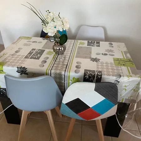 Cocooning Au Calme Avec Parking Privé Apartamento